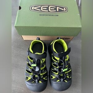 NIB Keen Newport H2 Kids Sandals Black Lime Green Size 12 Outdoor